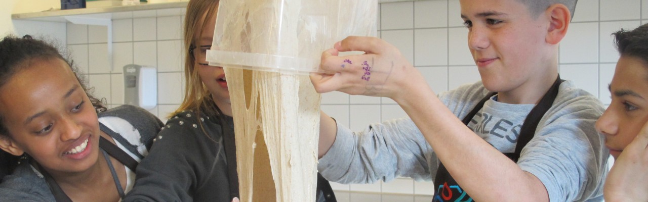Fifth graders from Brøndbyøster School preparing dough for bread at the Nordic Food Lab. Photo: Anne Bech